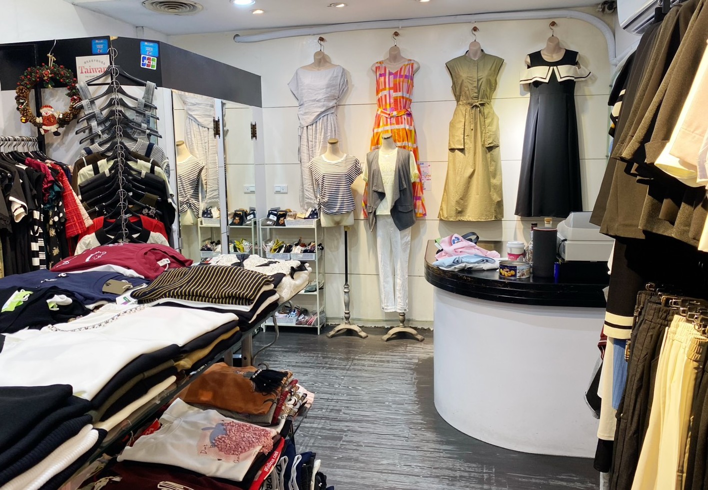 丹伊服飾店 店家照片